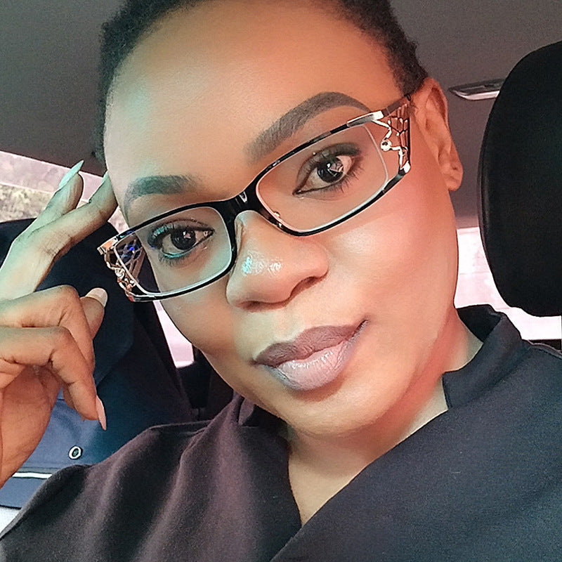 Women's modern sunglasses with structured design and UV protection Skanto