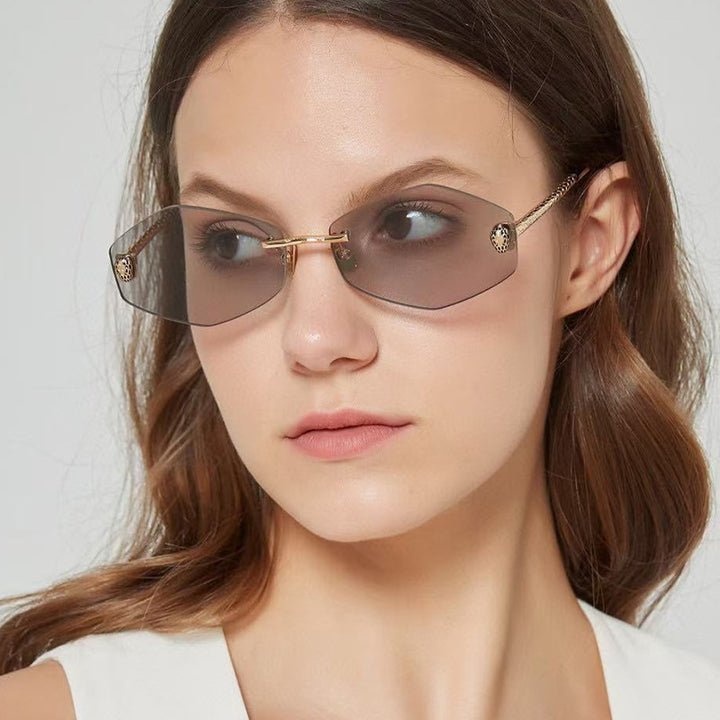 Women's geometric sunglasses in modern design with elegant metal frame Skanto
