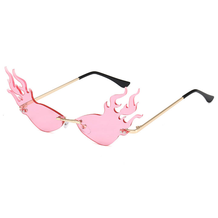 Dame moteriktig solbrille med flammeformet design Skanto