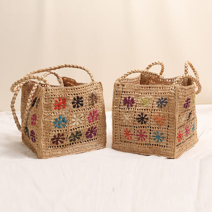 Handmade straw bag with colorful embroidery design Skanto