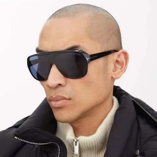 Dame modische solbrille med markant geometri og brune glass Skanto
