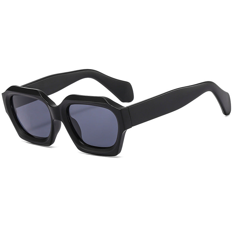 Dame trendy geometrisk solbrille med unikt design Skanto