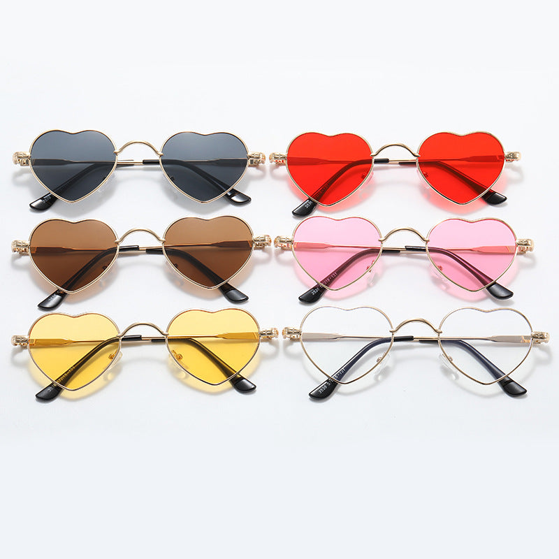 Damer hjerteformet solbrille med filigran metallramme Skanto