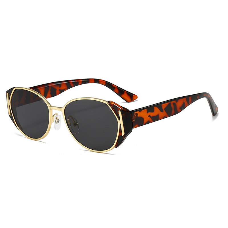Dame moteriktig solbrille med markant ramme Skanto