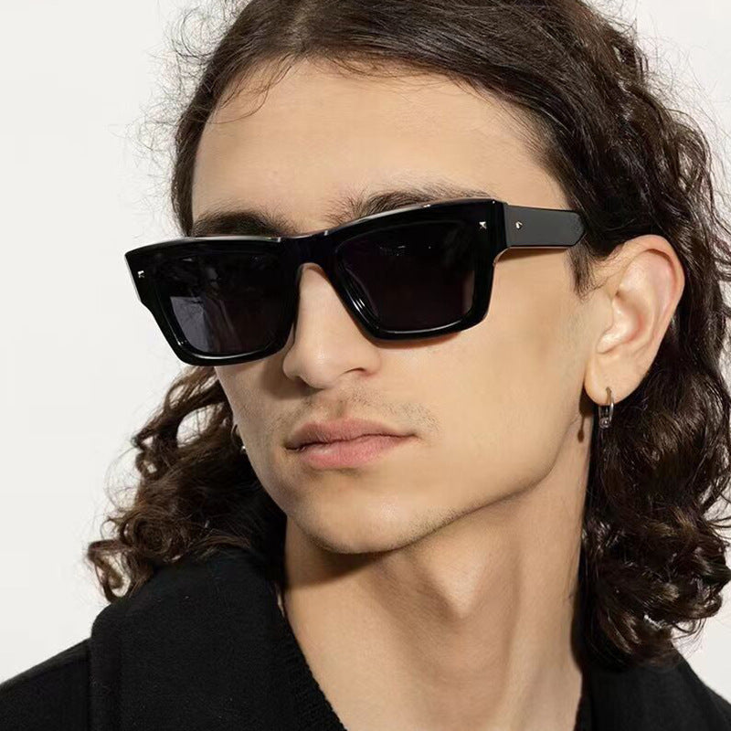 Women's trendy square frame sunglasses with UV protection Skanto
