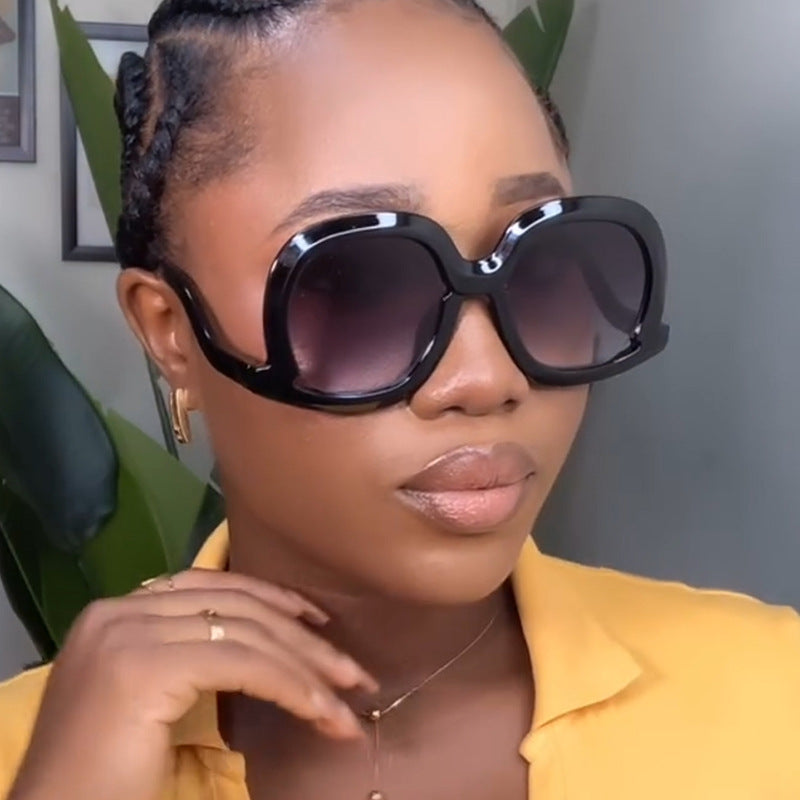 Women's oversized sunglasses with modern design Skanto
