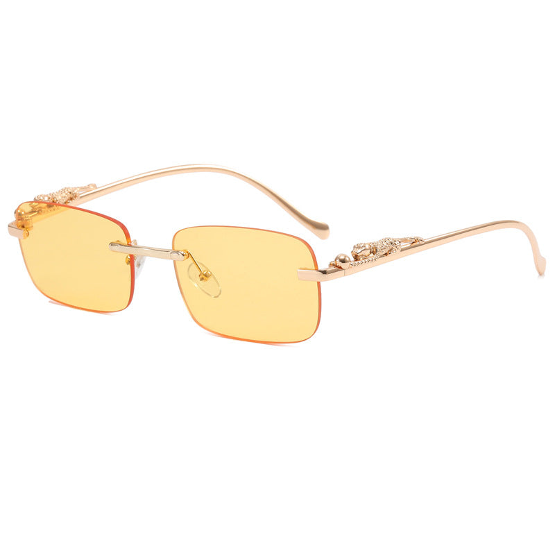 Dame designer solbrille med fin metallramme og luksuriøse detaljer Skanto