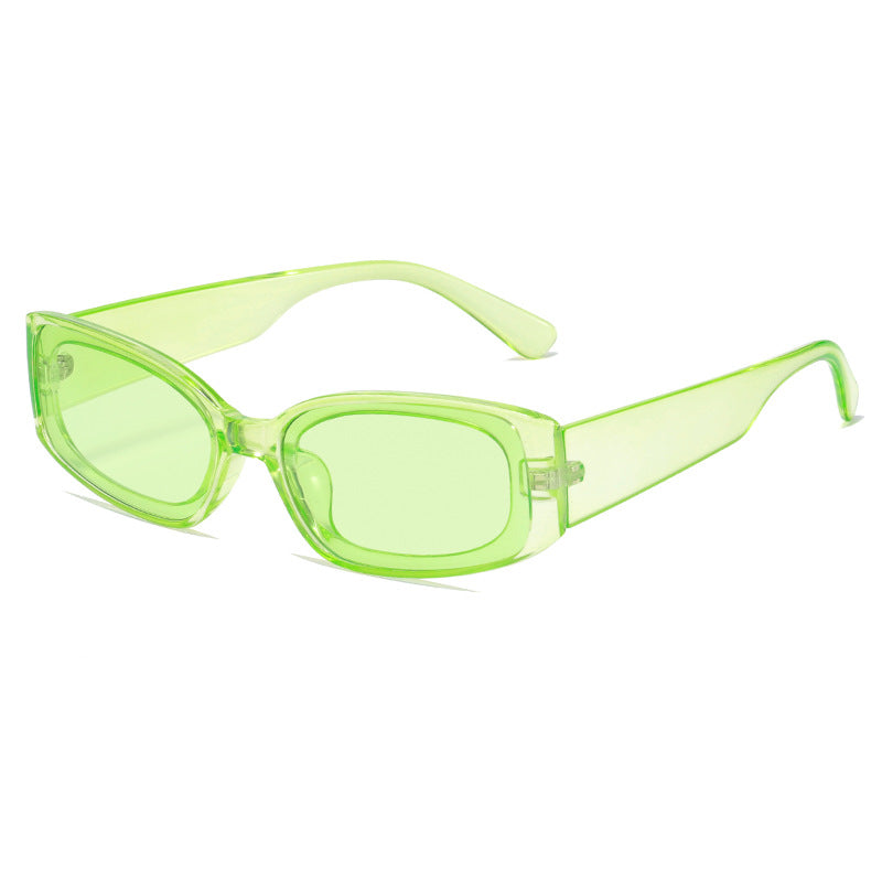 Dame moteriktig solbrille i futuristisk design Skanto