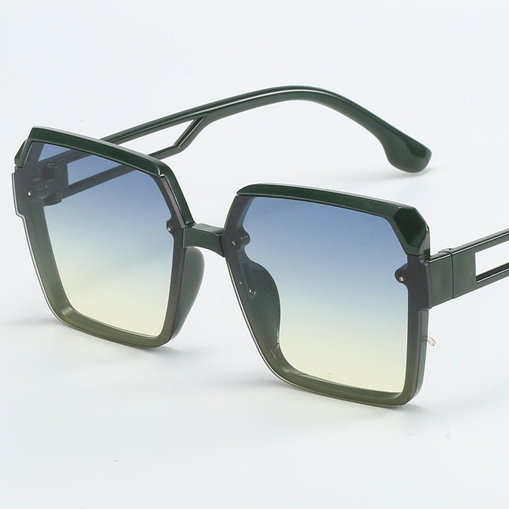Dame moteriktig kvadratisk solbrille med filigran design Skanto