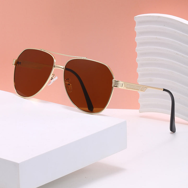 Dame elegant aviator-solbriller med robust metallramme og UV-beskyttelse Skanto