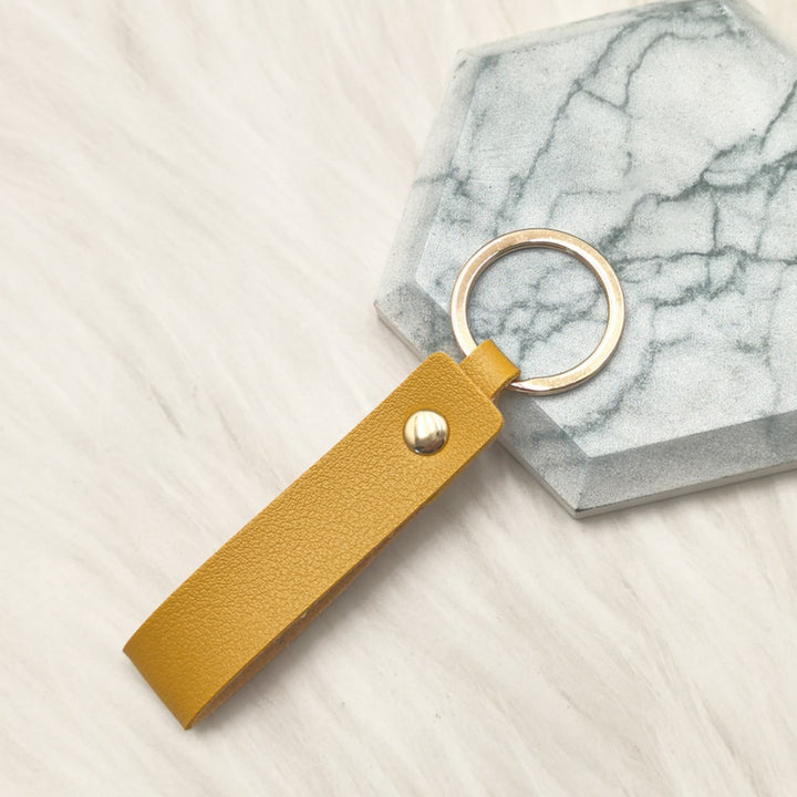 Unisex nøkkelring laget av høykvalitets kunstskinn med elegant metalldekor Skanto