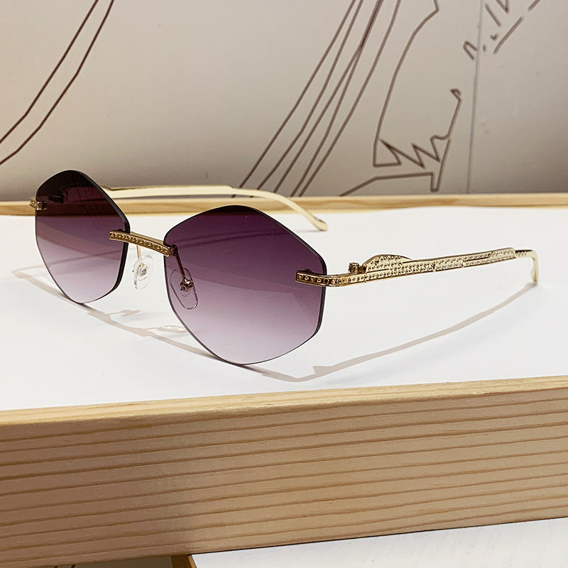 Dame ekstravagant solbrille med glitrende aksenter Skanto