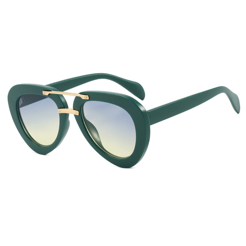 Women's extravagant sunglasses in modern heart design Skanto