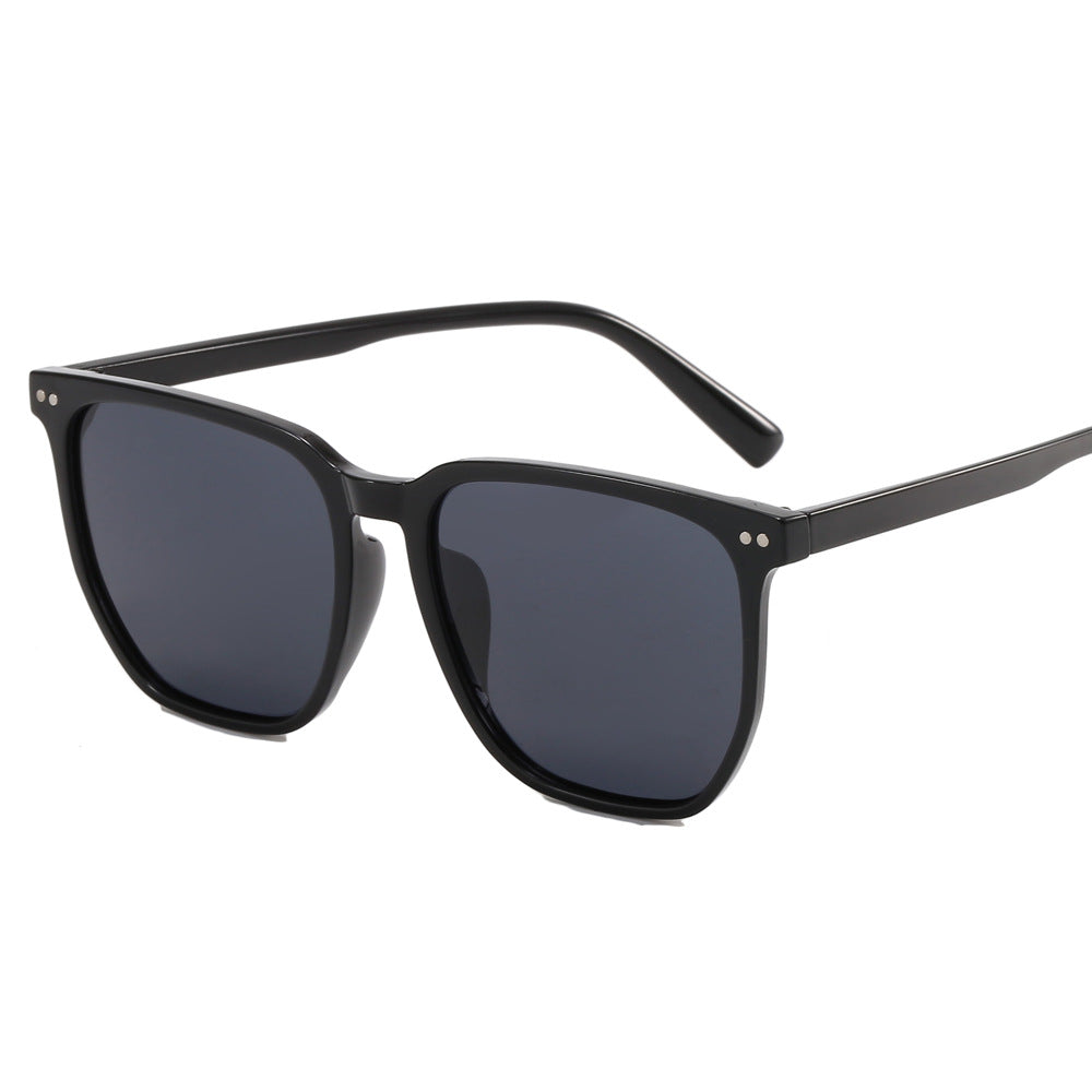 Dame moteriktig solbrille i klart design Skanto