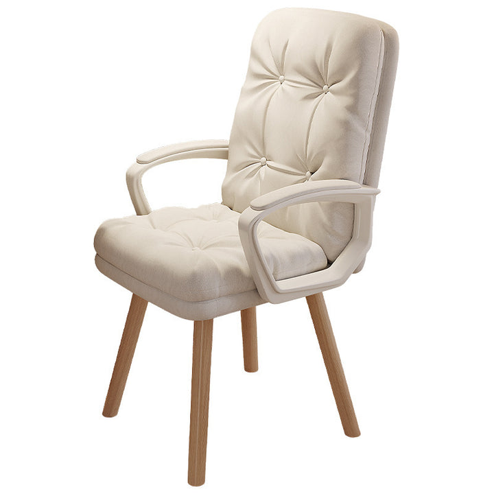 Elegant og komfortabel stol med ergonomisk formede armlener Skanto
