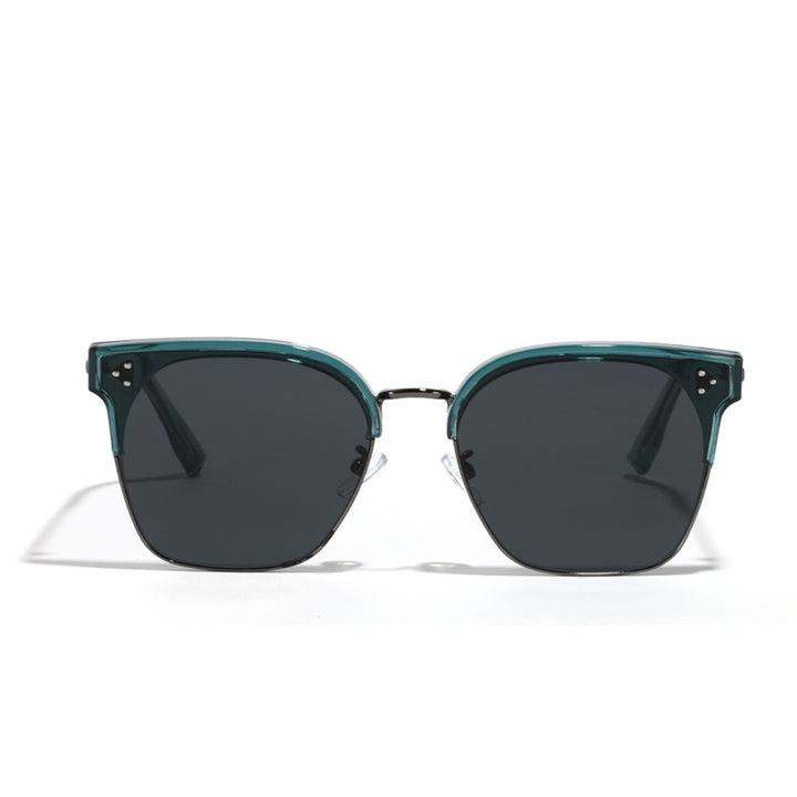 Dame moteriktig solbrille med markant design og kontrastfylt ramme Skanto