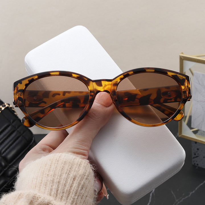 Dame Cat-Eye solbriller med eksotisk design og robust ramme Skanto