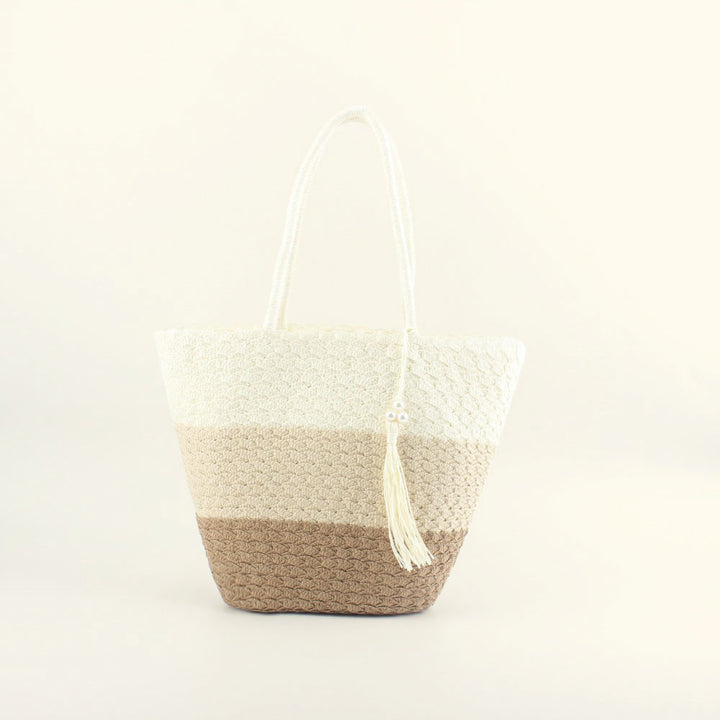 Moderne hekle-crossbody-veske med dusker Skanto