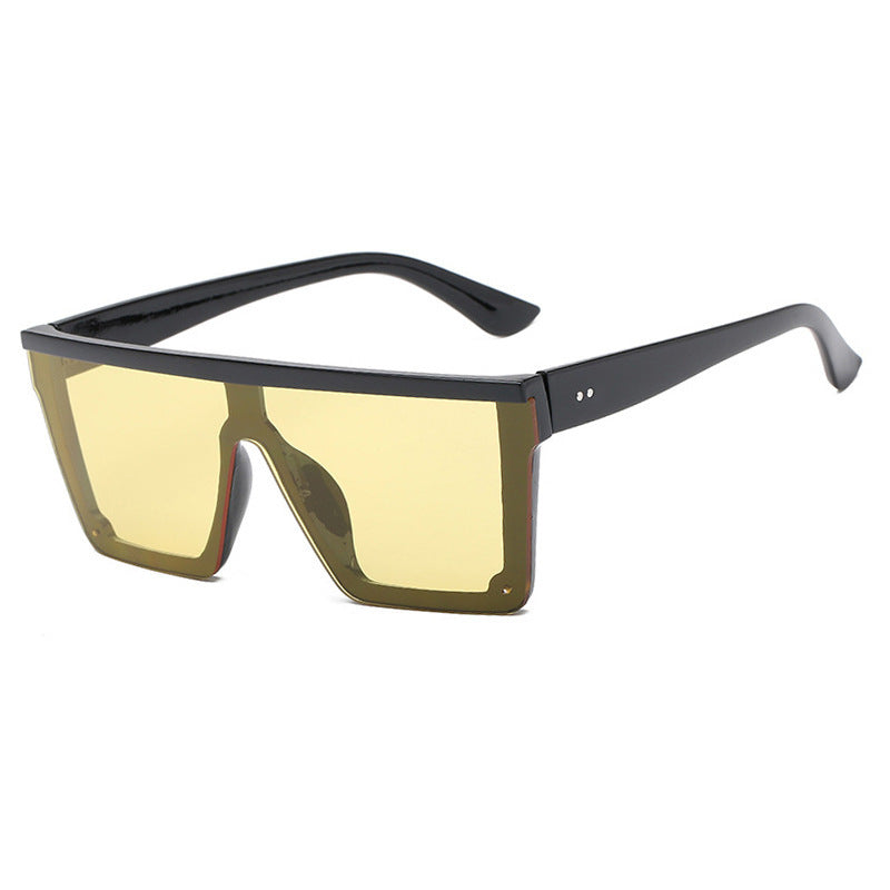 Dame moterettet Sport-solbrille i futuristisk design Skanto