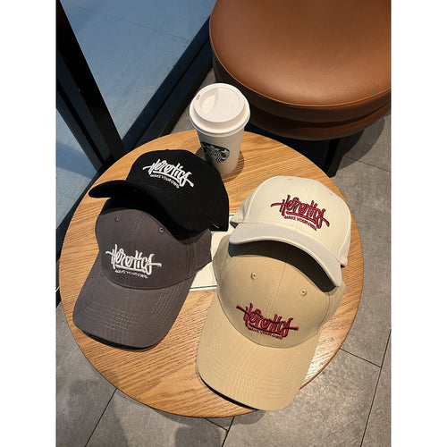 Herrejusterbar brodert caps Skanto
