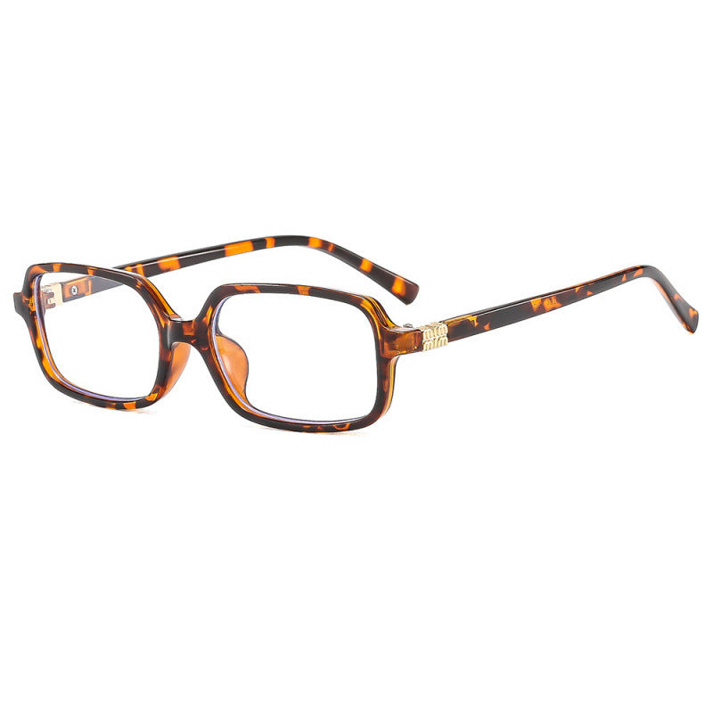 Dame moteriktig lesebrille i moderne kvadratisk design Skanto