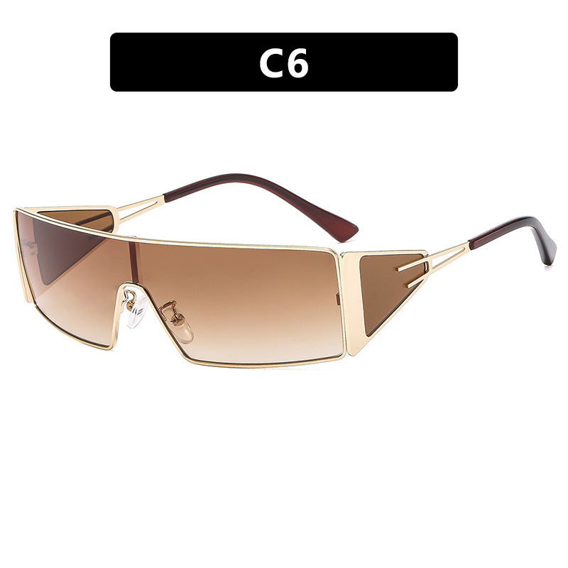 Dame geometrisk solbrille med futuristisk design og slitesterk ramme Skanto