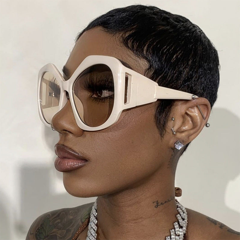 Women's oversized sunglasses with futuristic design Skanto