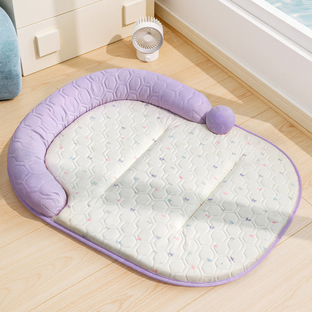 Unisex nan polstret babyspillmatte med hevet hodepute og sklisikker underside Skanto