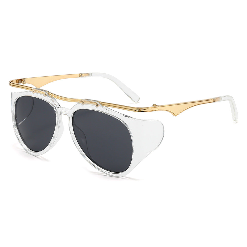 Dame Modis sport solbrille med oversized ramme og gull aksenter Skanto