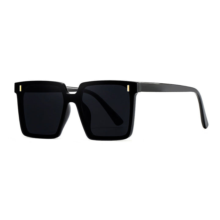 Dame moteriktig kvadratisk solbrille med stilig ramme Skanto