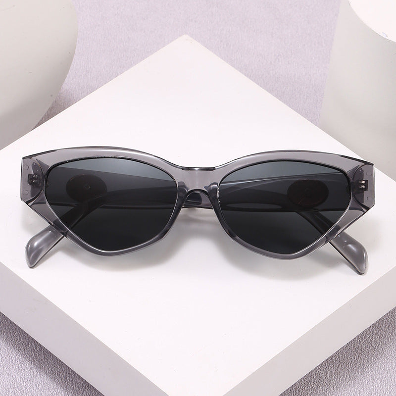 Dame trendy solbriller i elegant design Skanto