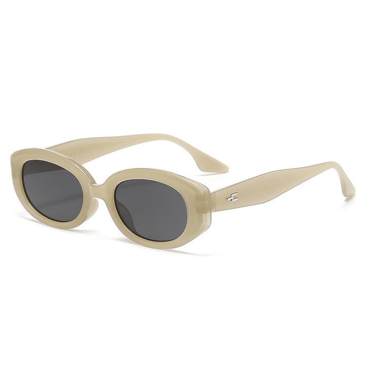 Dame moteriktig solbrille med moderne, oval ramme Skanto