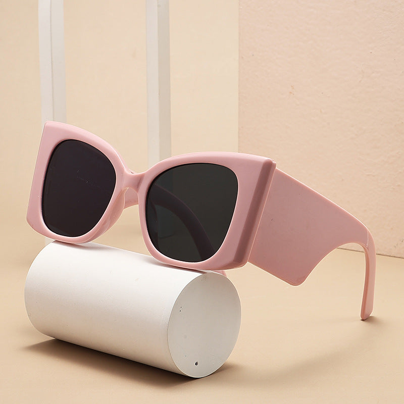 Dame moteriktig oversized solbrille med glamorøst design Skanto