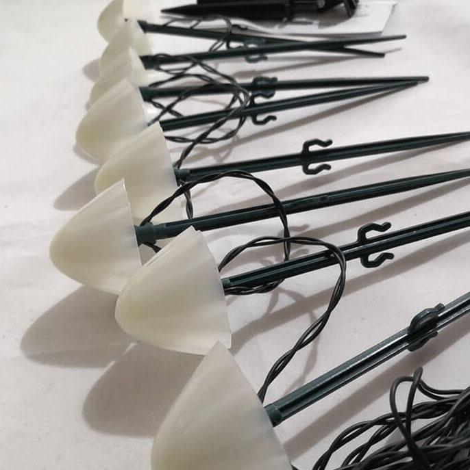 Moderne, kreative LED-lyslenker i soppform laget av plast til terrassen