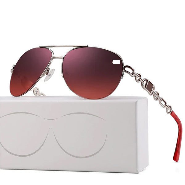 Dame aviator solbrille med moteriktig kjededetalj Skanto