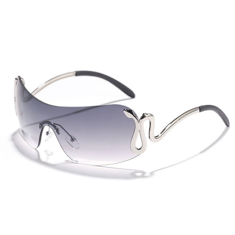 Kvinnelig mode futuristisk solbrille med buet ramme Skanto