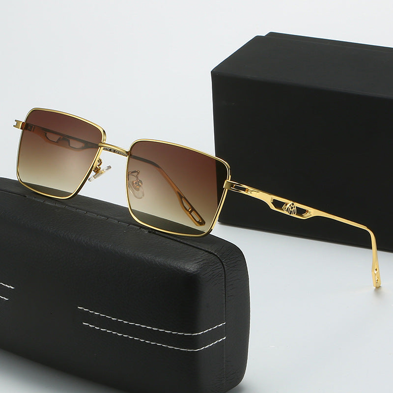 Dame luksus solbrille med markant geometrisk ramme og polarisert glass Skanto