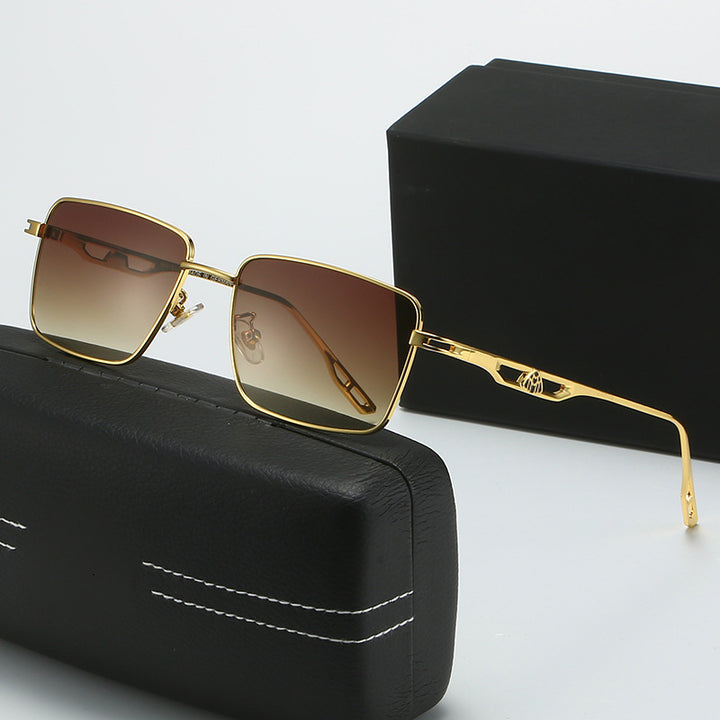 Dame luksus solbrille med markant geometrisk ramme og polarisert glass Skanto
