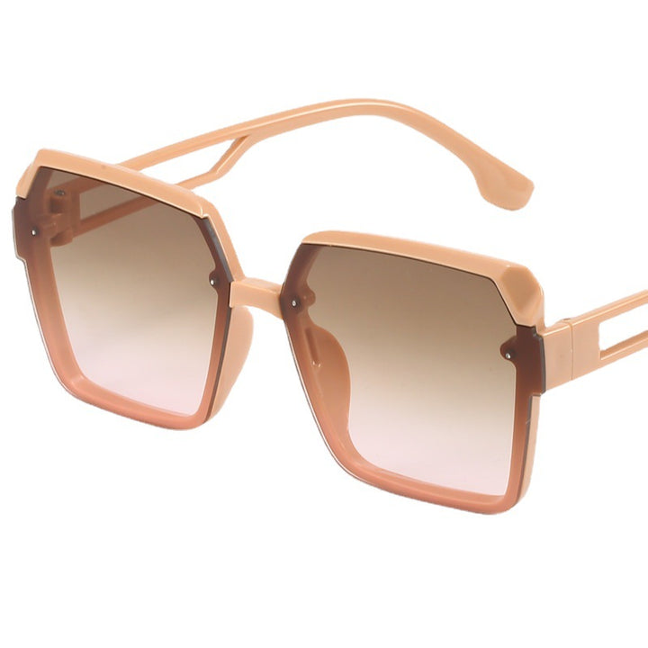 Dame moteriktig kvadratisk solbrille med filigran design Skanto