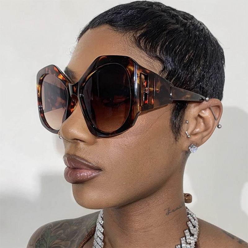 Women's oversized sunglasses with futuristic design Skanto