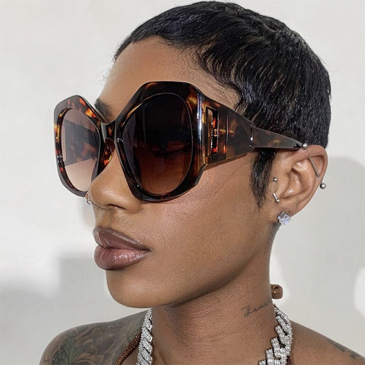 Women's oversized sunglasses with futuristic design Skanto