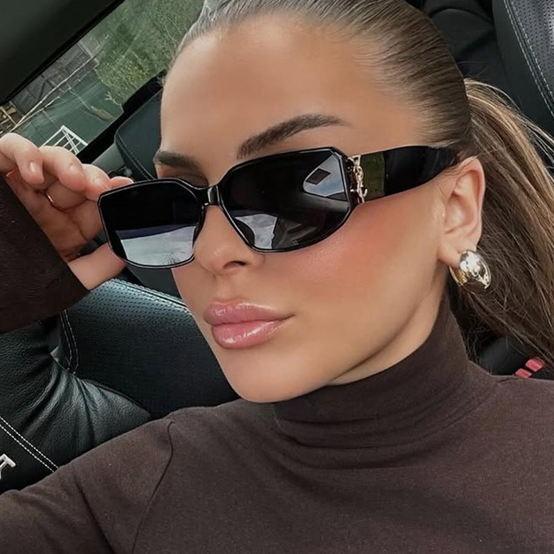 Women's trendy sunglasses with angular design and luxurious details Skanto