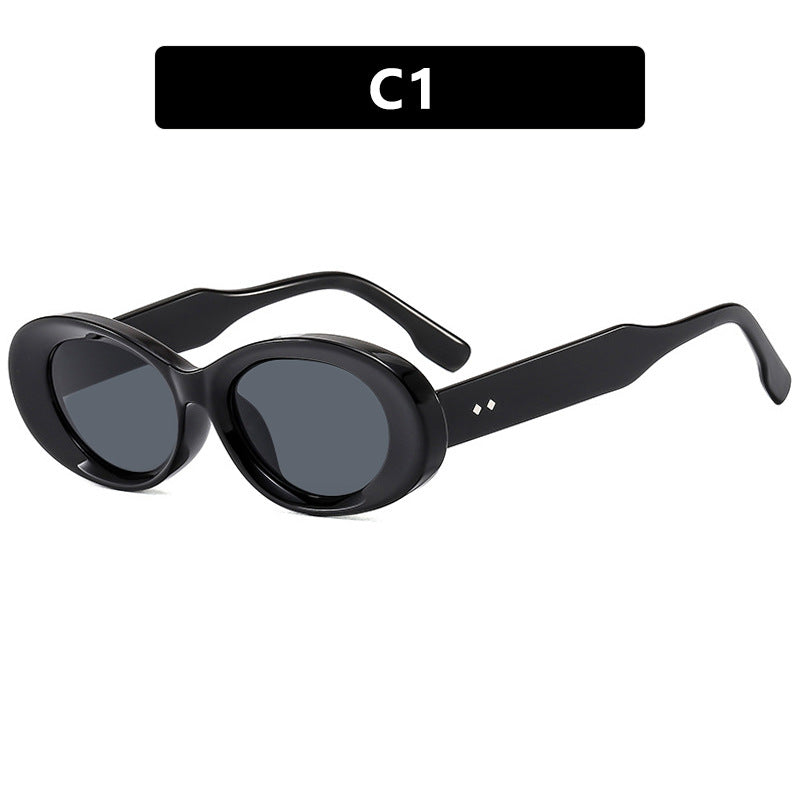 Dame moteriktig solbrille i elegant retrostil Skanto