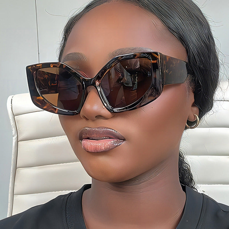 Women's eye-catching oversized sunglasses with fashionable color gradient Skanto