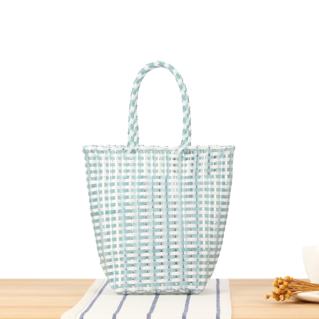 Basket bag with modern net design Skanto