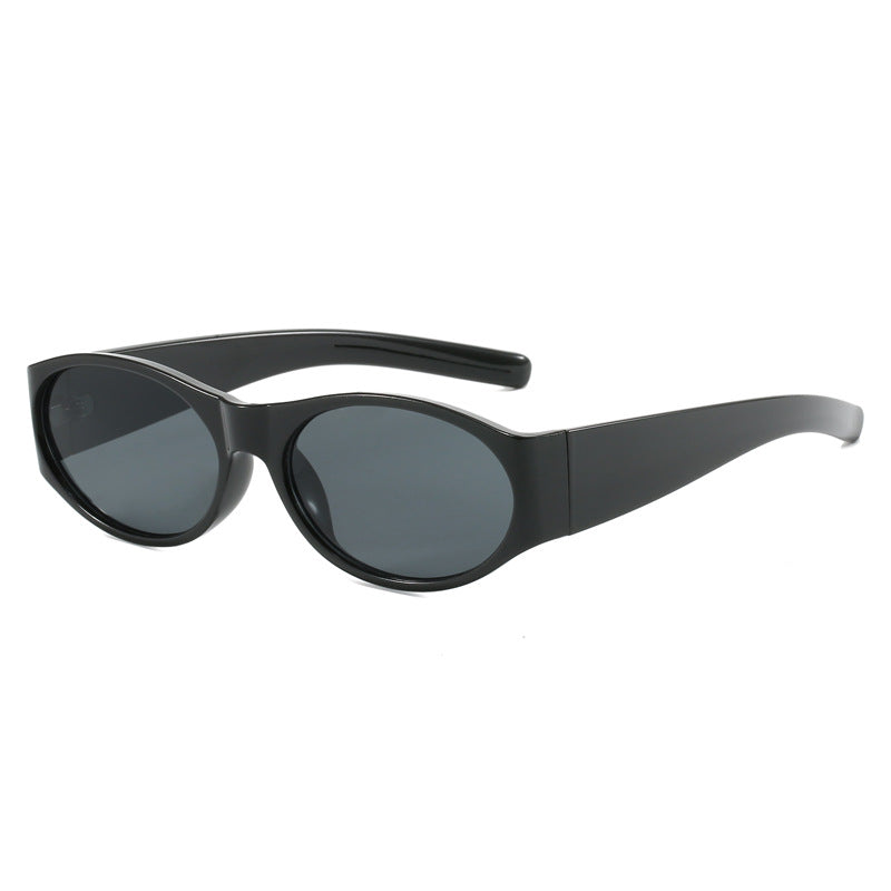 Women's fashion sunglasses with elegant, oval design and UV protection Skanto