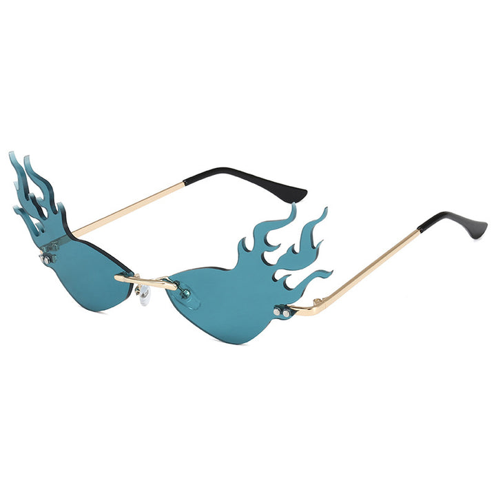 Dame moteriktig solbrille med flammeformet design Skanto