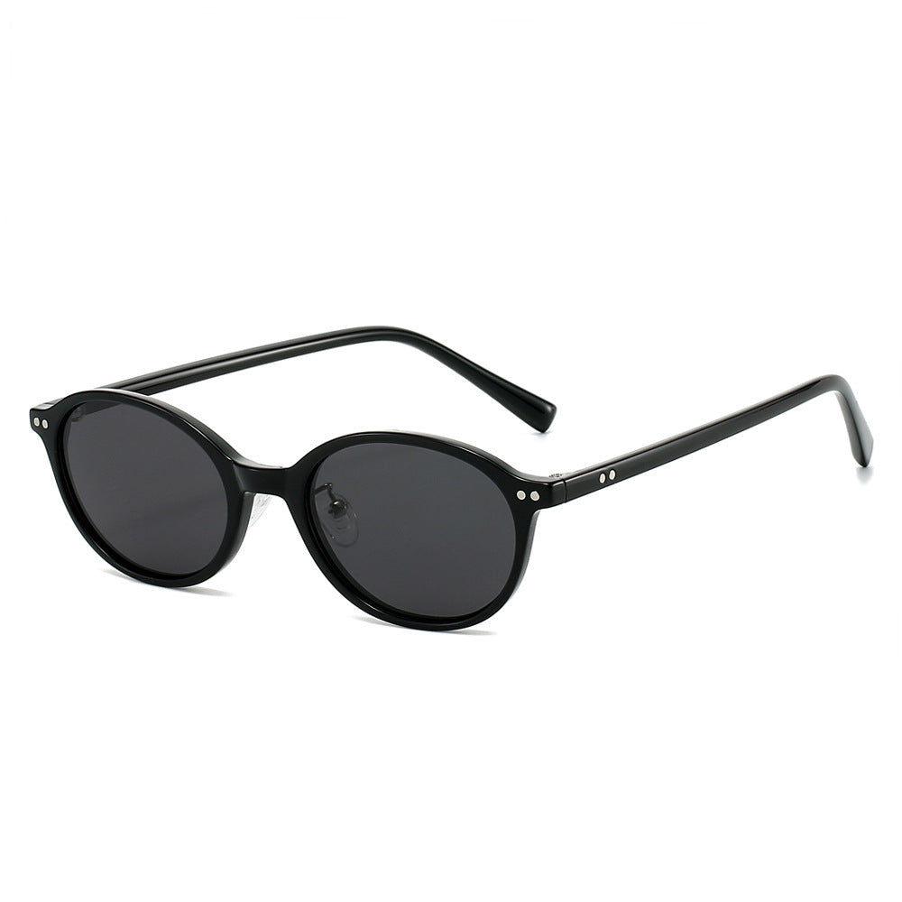 Dame Premium solbrille i elegant oval design Skanto