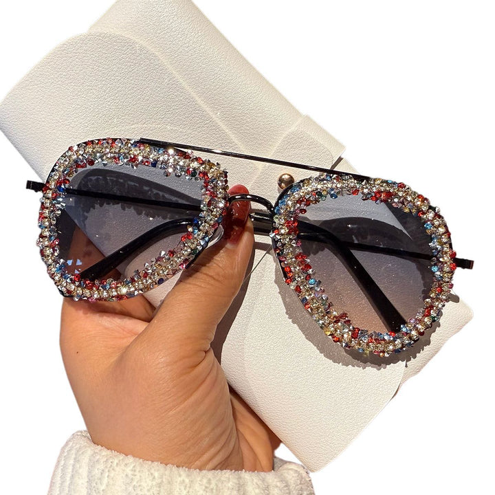 Dame solbrille med ekstravagant strassramme Skanto