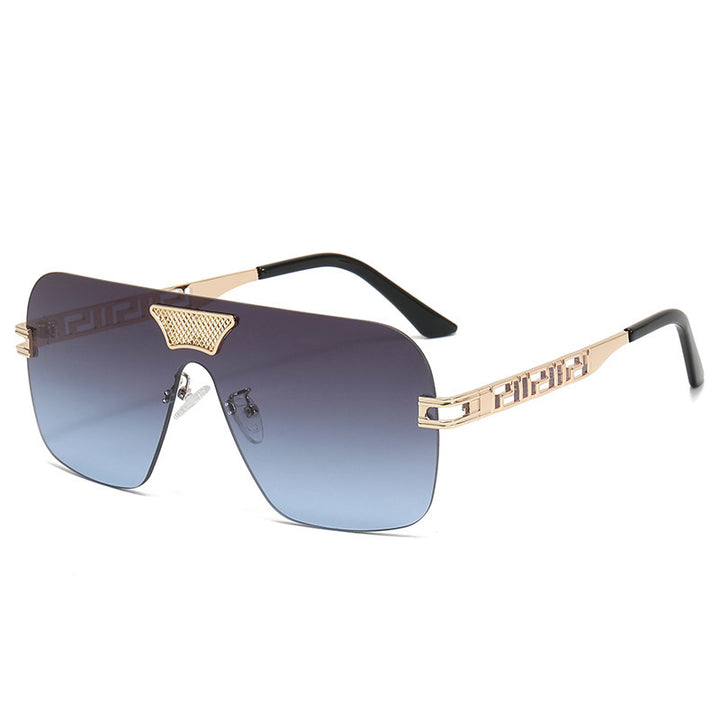 Dame moteriktig solbrille i futuristisk stil med fremragende ramme Skanto
